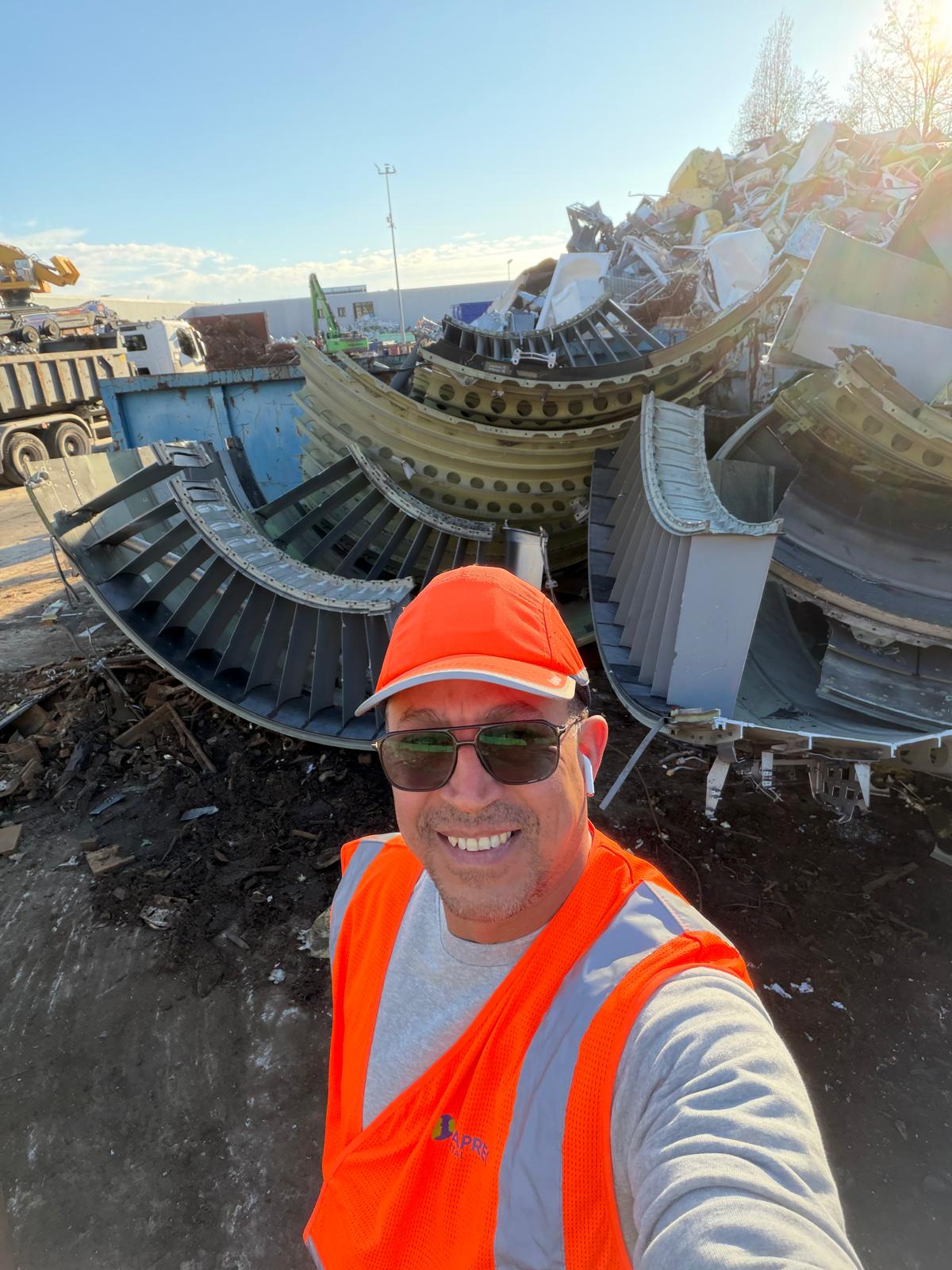 Le dirigeant de XXL Road sur un chantier de demolition